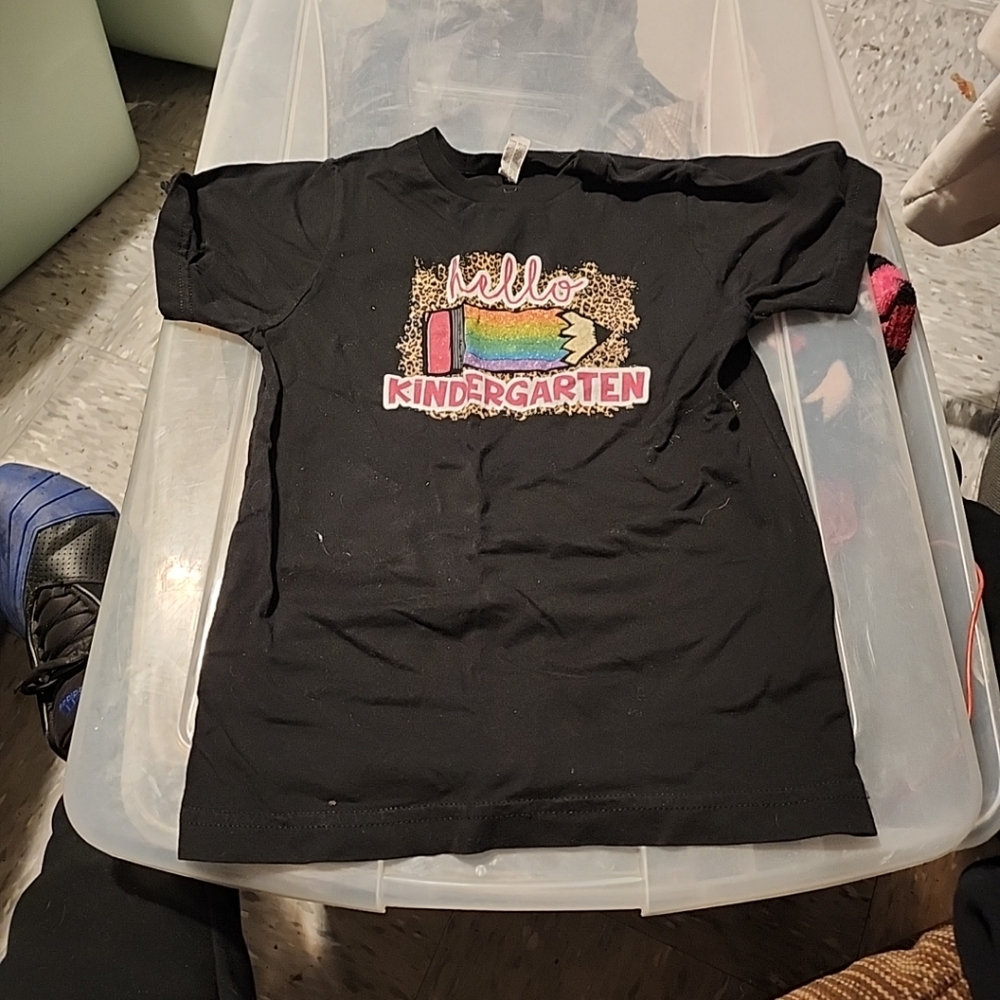 Live And Tell T-Shirt (Hello Kindergarten) Sz Youth S